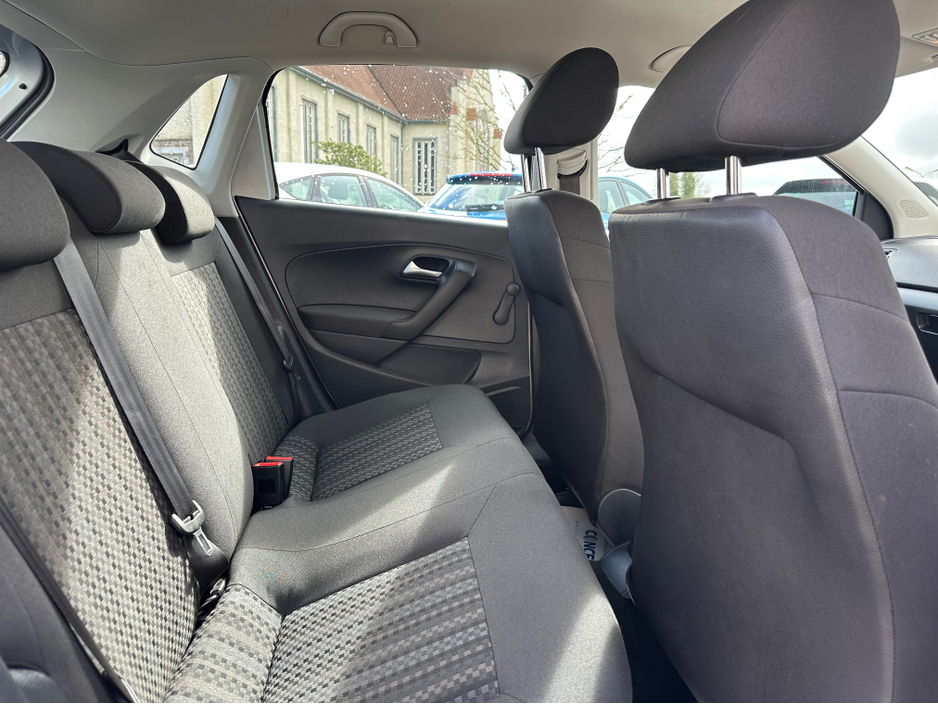 2015 Volkswagen Polo - image 23