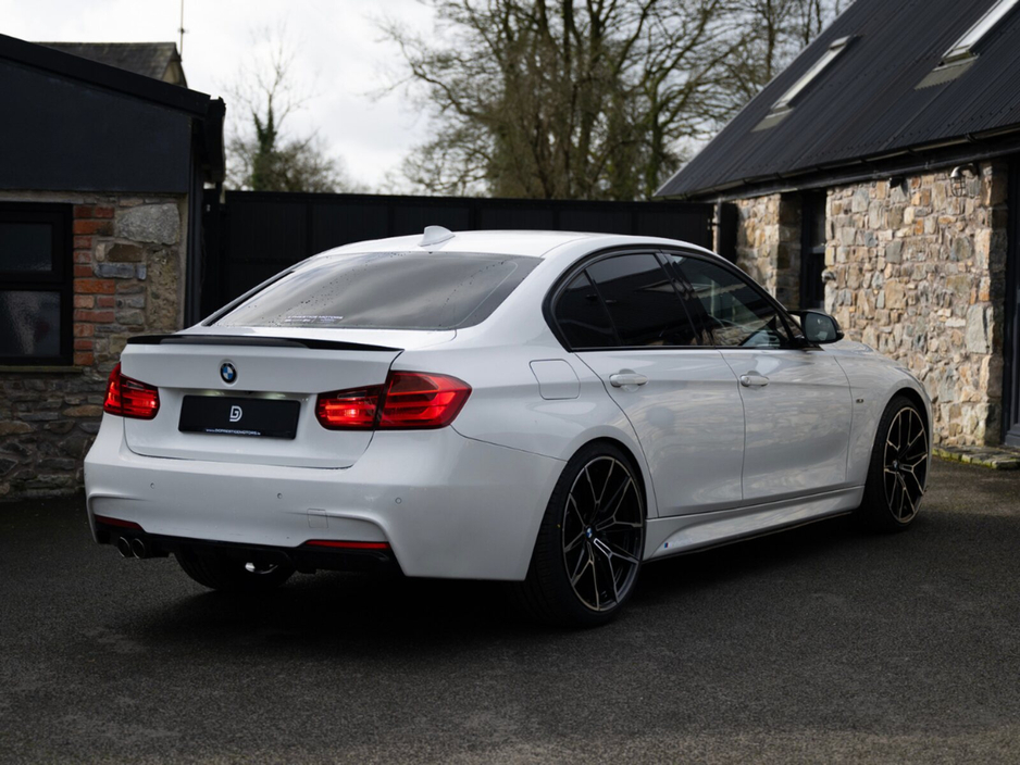 2013 BMW 3 Series - image 6