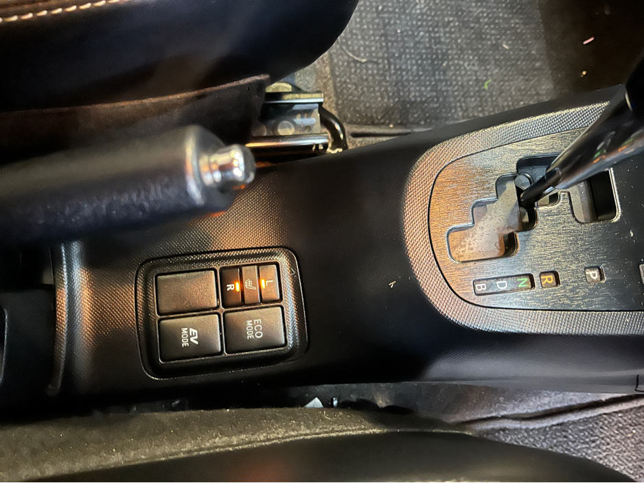 2014 Toyota Aqua - image 18