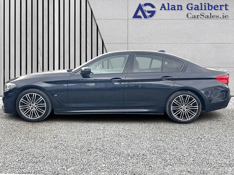 2020 BMW 5 Series - image 5