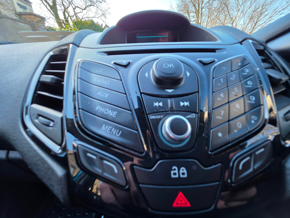 2014 Ford Fiesta - image 11