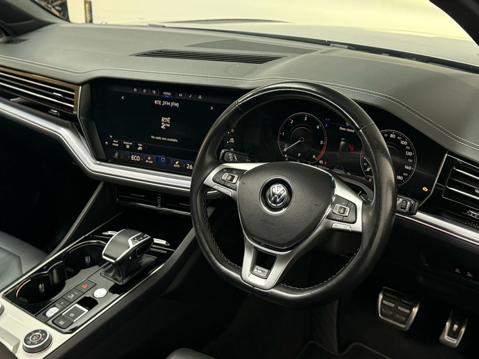 2020 Volkswagen Touareg - image 10