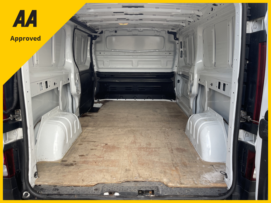 2019 Opel Vivaro - image 2