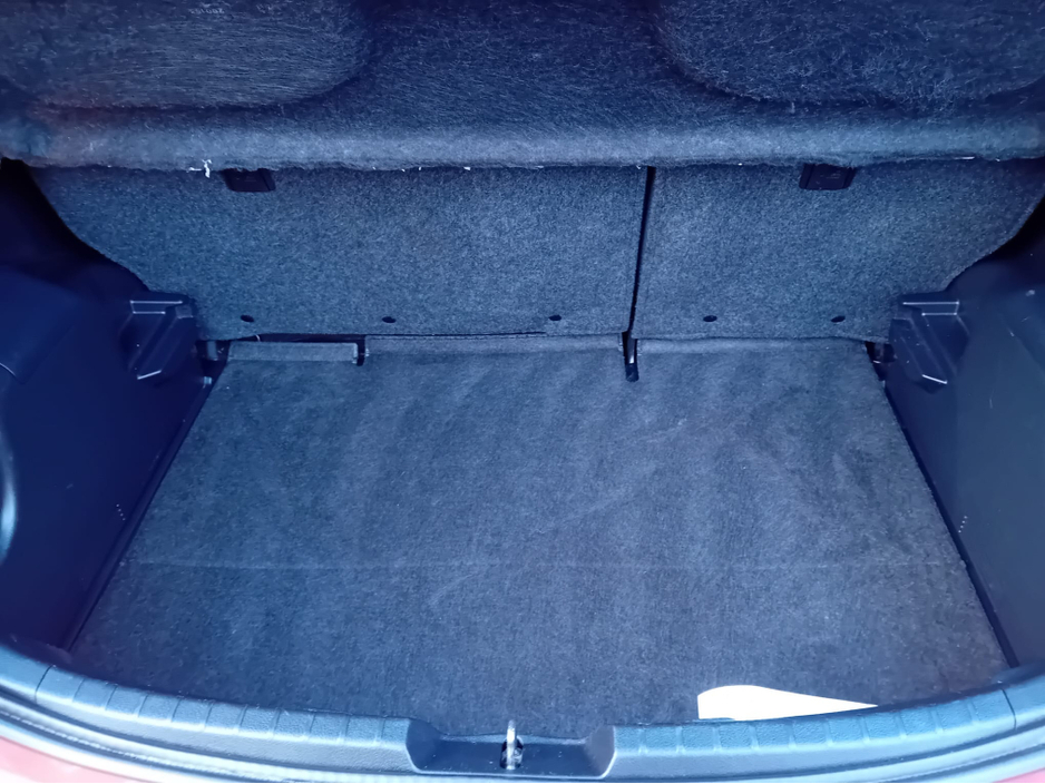 2015 Toyota Yaris - image 14