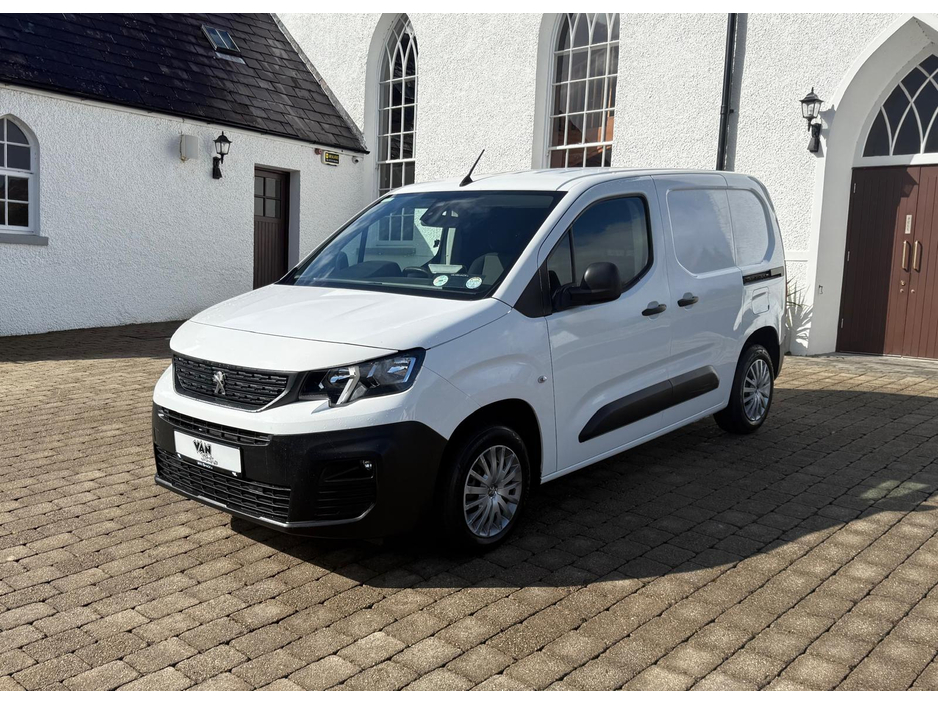 2019 Peugeot Partner - image 2