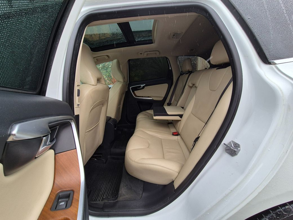 2017 Volvo XC60 - image 31