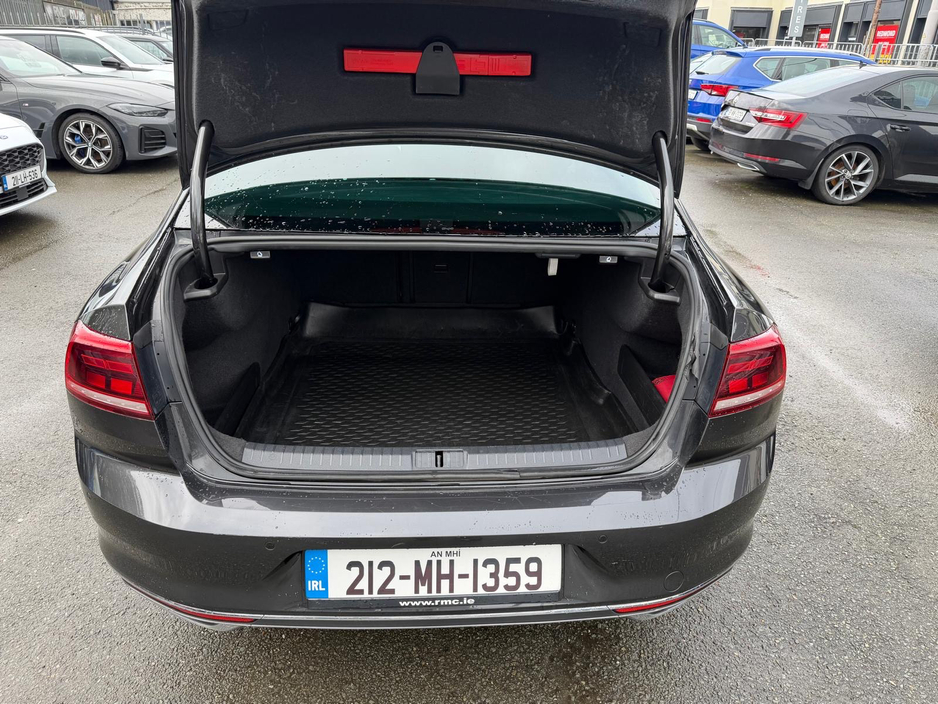 2021 Volkswagen Passat - image 19