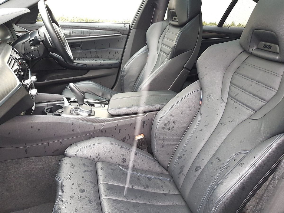 2021 BMW 5 Series - image 7