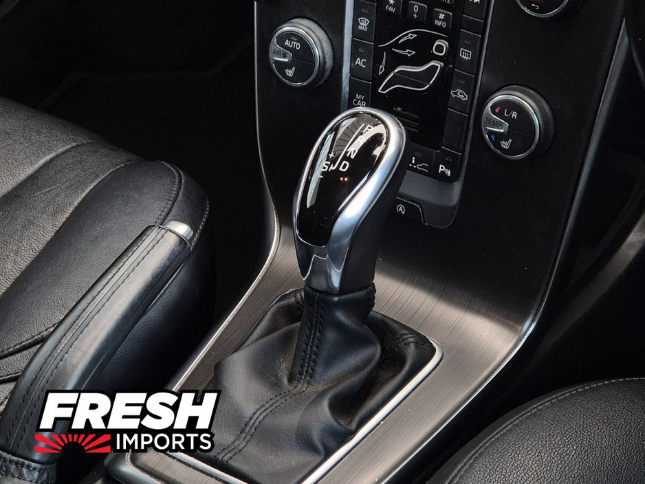 2015 Volvo V40 - image 10