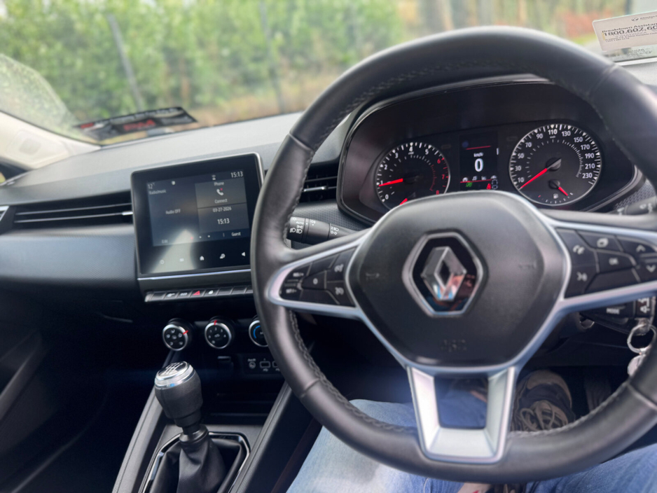 2022 Renault Clio - image 13