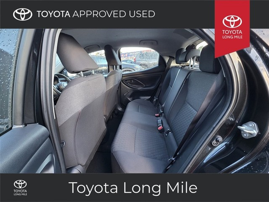 2022 Toyota Yaris - image 7