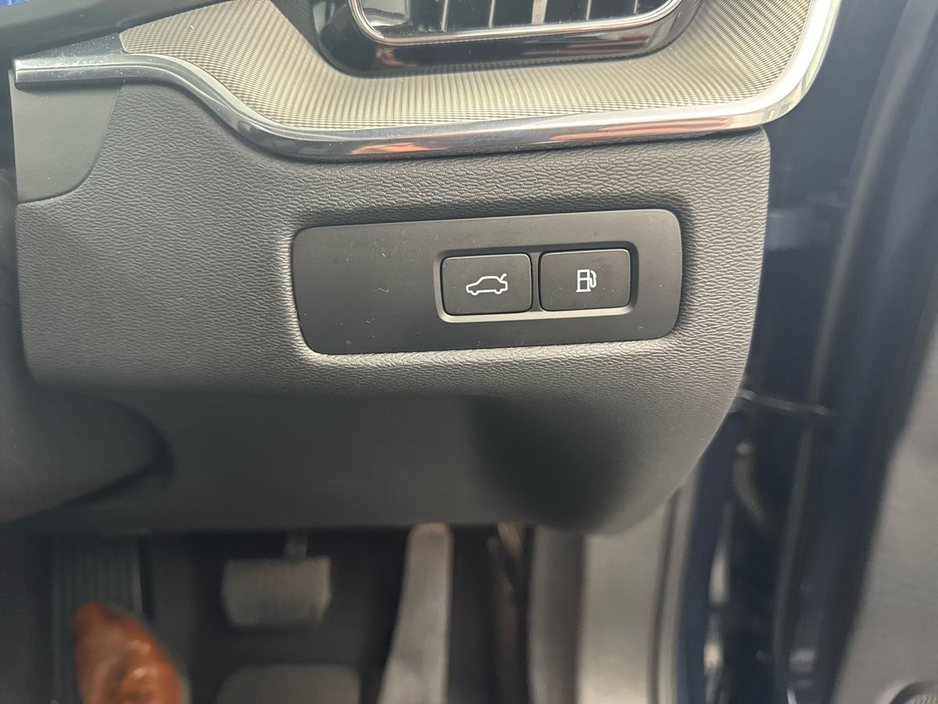 2024 Volvo XC60 - image 23