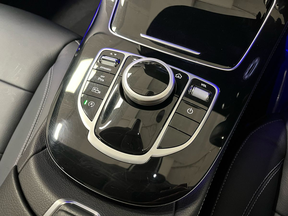 2017 Mercedes-Benz E Class 220d Avantgarde - 17 Inch Alloys - Reversing Camera - Panoramic Sunroof - Ambient Lighting - Sat Nav - Climate Control - Electric Heated Memory Seats - Keyless Start - Auto Lights/Wipers