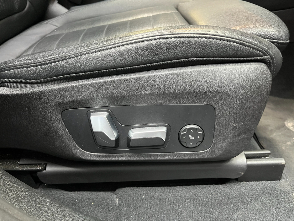 2020 BMW X3 2020 BMW X5XDRIVE 30E M-SPORT EDITION JOY 2.0 AUTOMATIC / CRUISE CONTROL / 360° PARKING CAMERA / ELECTRIC MEMORY HEATED FRONT & REAR SEATS / PANORAMIC SUNROOF / PADDLE SHIFTERS / APPLE CARPLAY