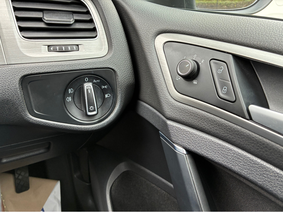 2015 Volkswagen Golf - image 16