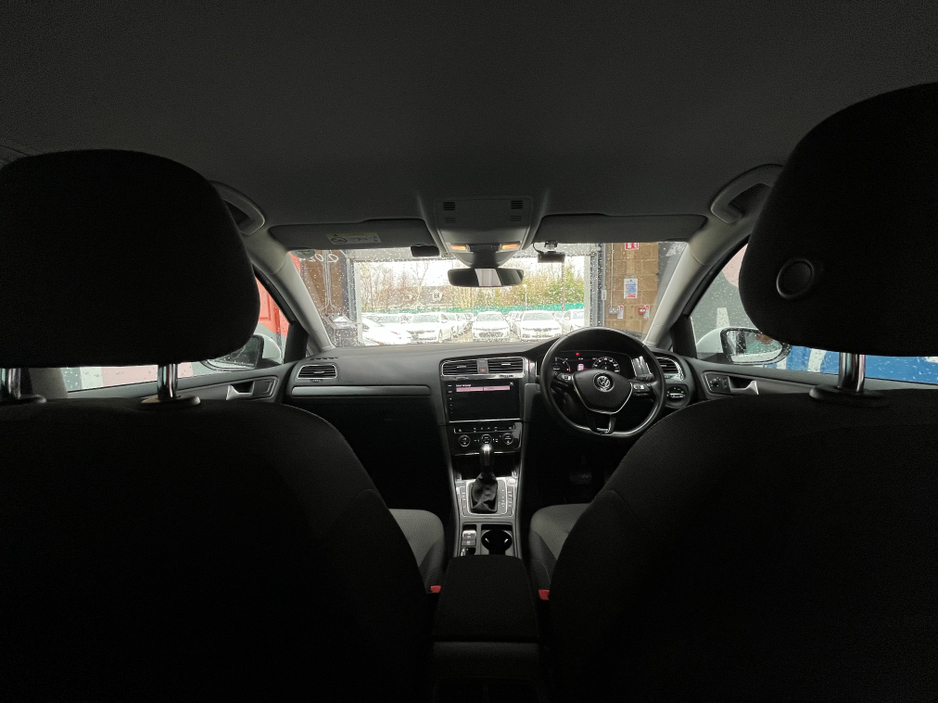 2020 Volkswagen Golf - image 12