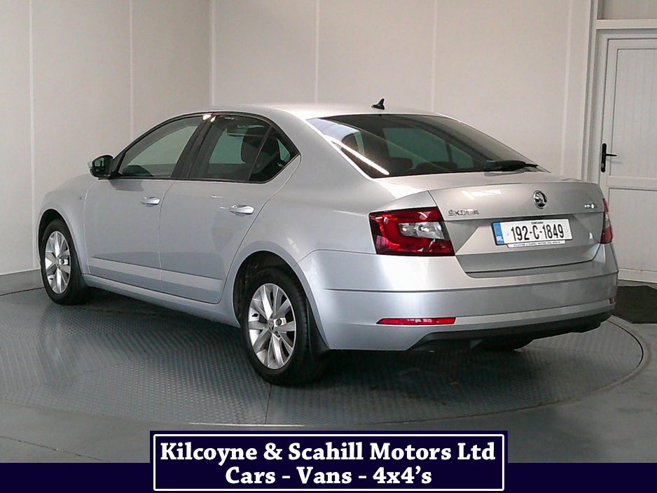 2019 Skoda Octavia - image 5