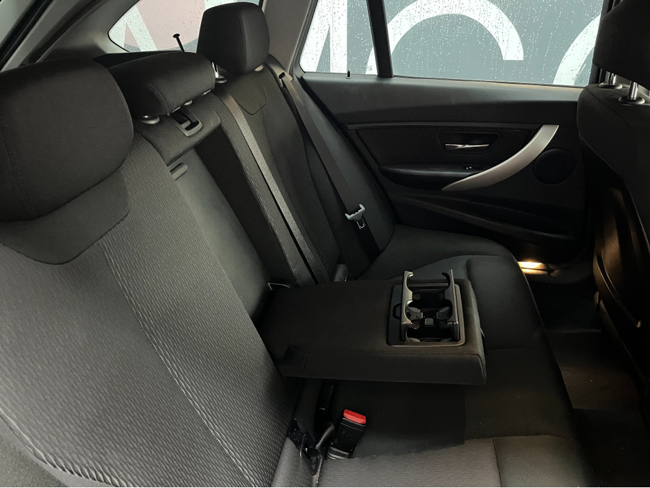 2016 BMW 3 Series - image 14
