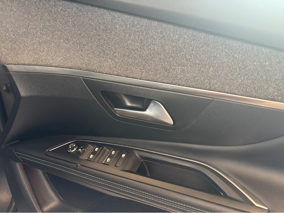 2023 Peugeot 3008 - image 17