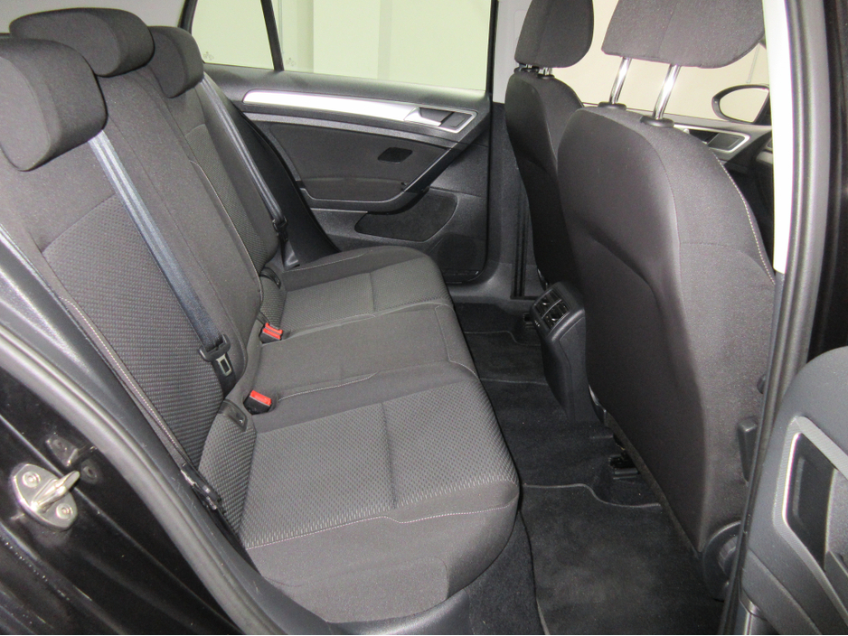 2019 Volkswagen Golf - image 14