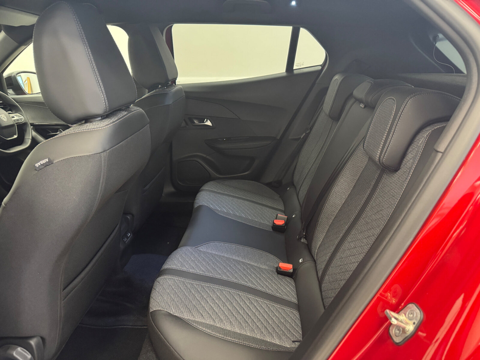 2025 Peugeot 2008 - image 5