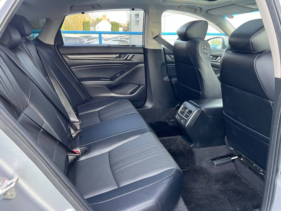 2020 Honda Accord - image 10