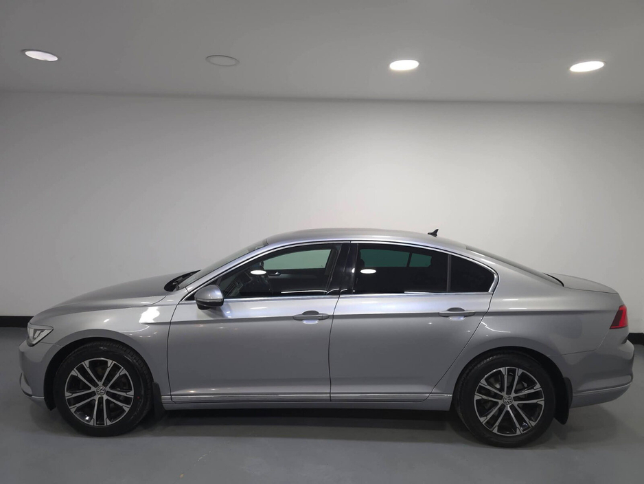 2020 Volkswagen Passat - image 10