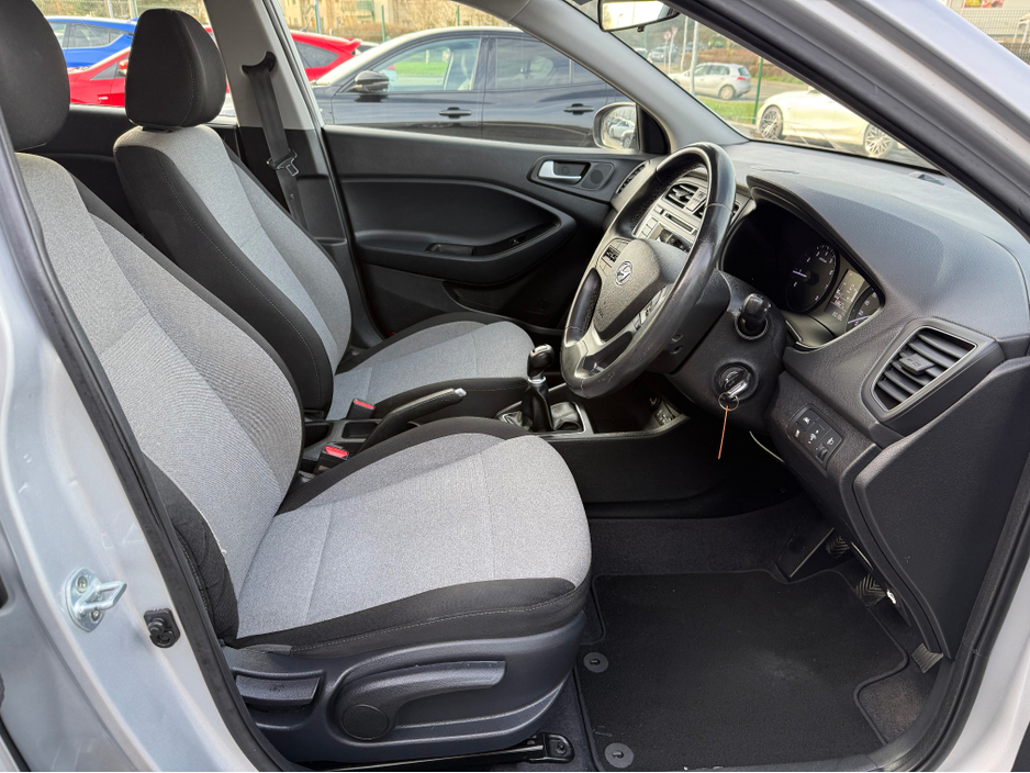 2016 Hyundai i20 - image 8