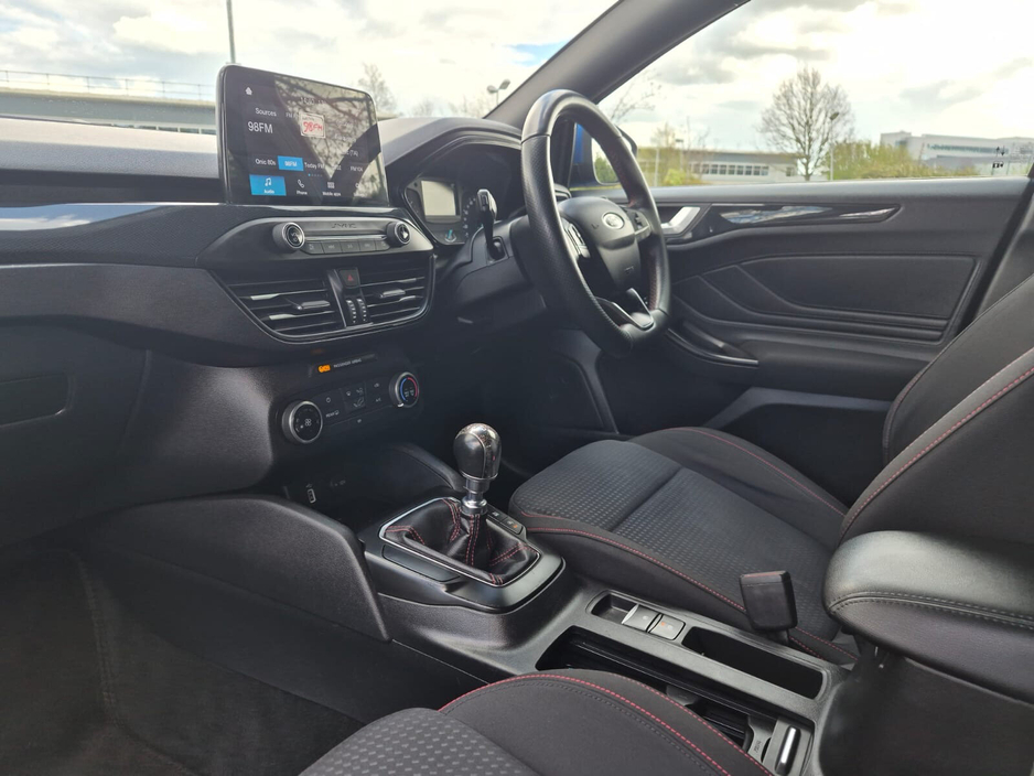 2020 Ford Focus - image 19