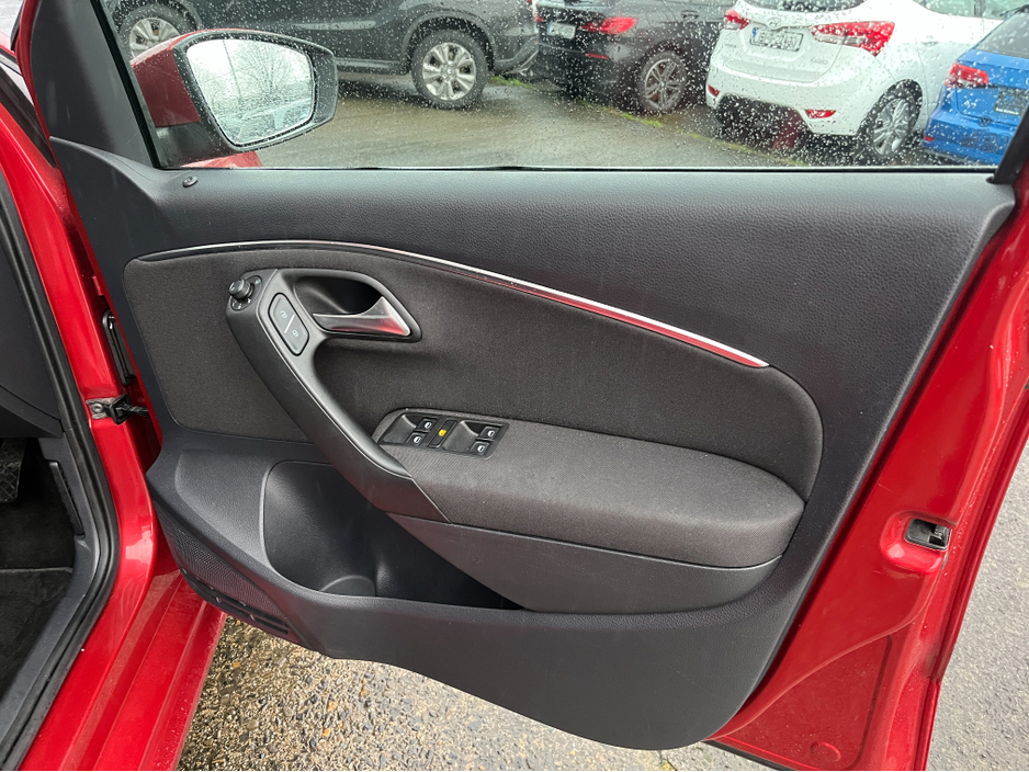 2015 Volkswagen Polo AUTOMATIC 1.2 PETROL //HIGH SPEC//LOW MILES//REVERSE CAMERA//ADAPTIVE CRUISE CONTROL// €10,950