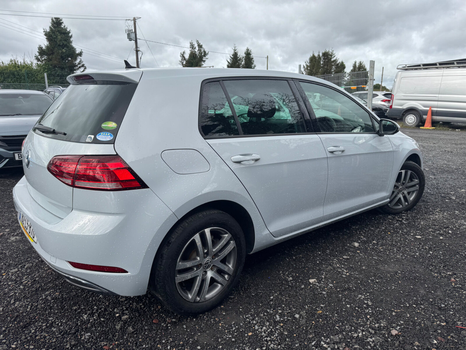 2018 Volkswagen Golf - image 4