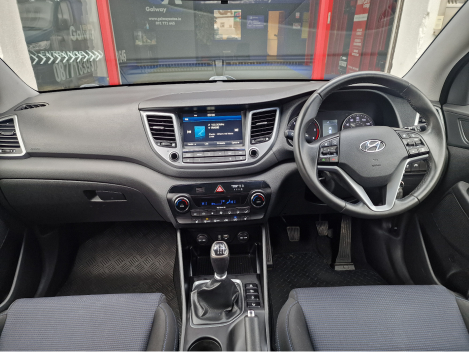 2017 Hyundai Tucson - image 27