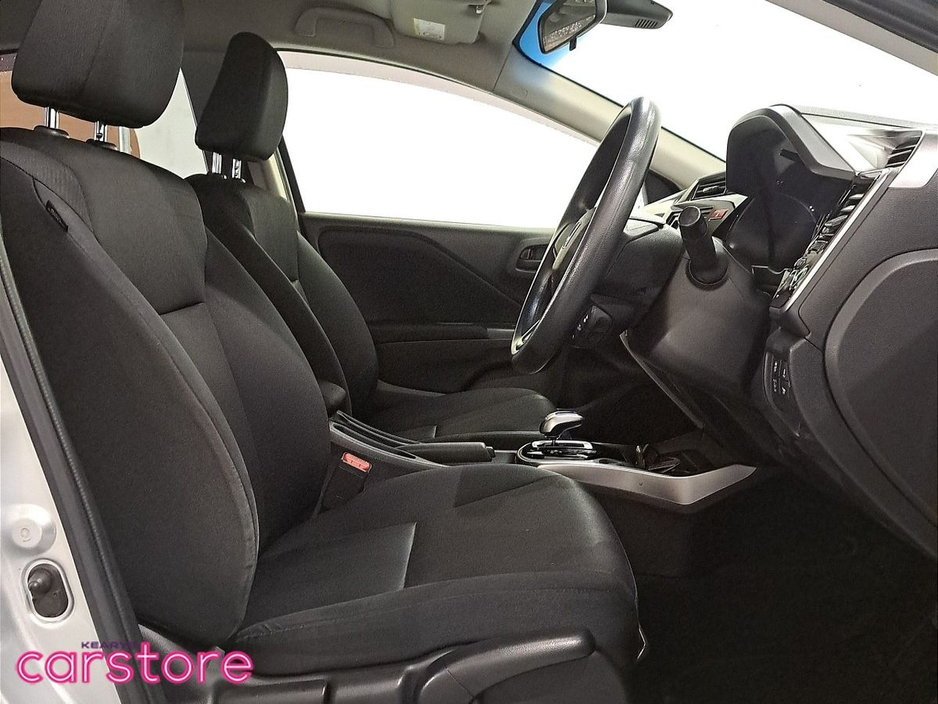 2016 Honda Grace - image 12