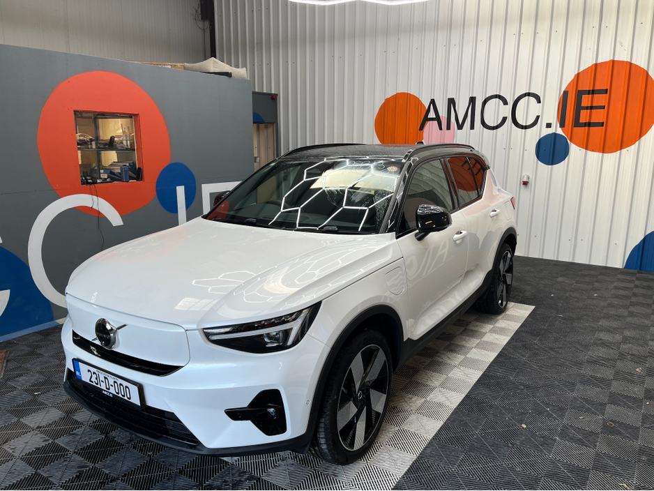 2023 Volvo XC40 - image 5