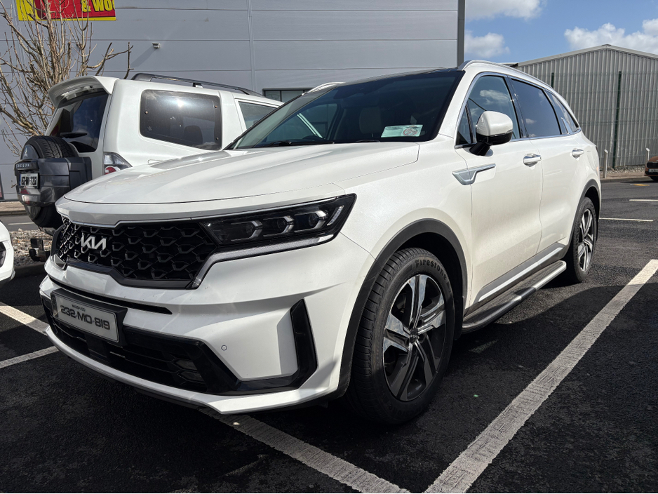 2023 Kia Sorento - image 2