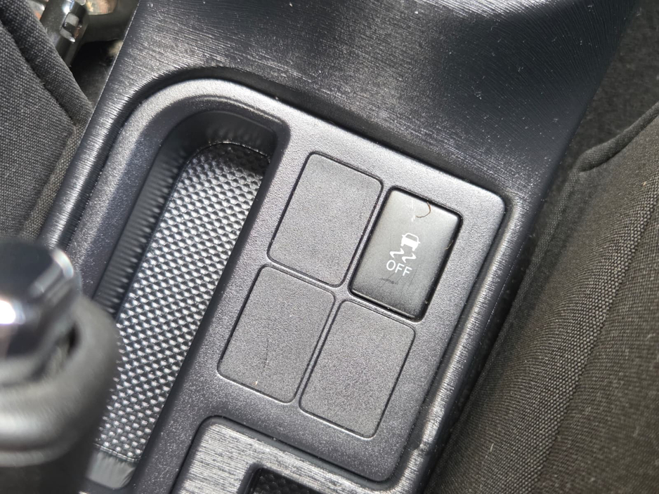 2013 Toyota Yaris - image 21