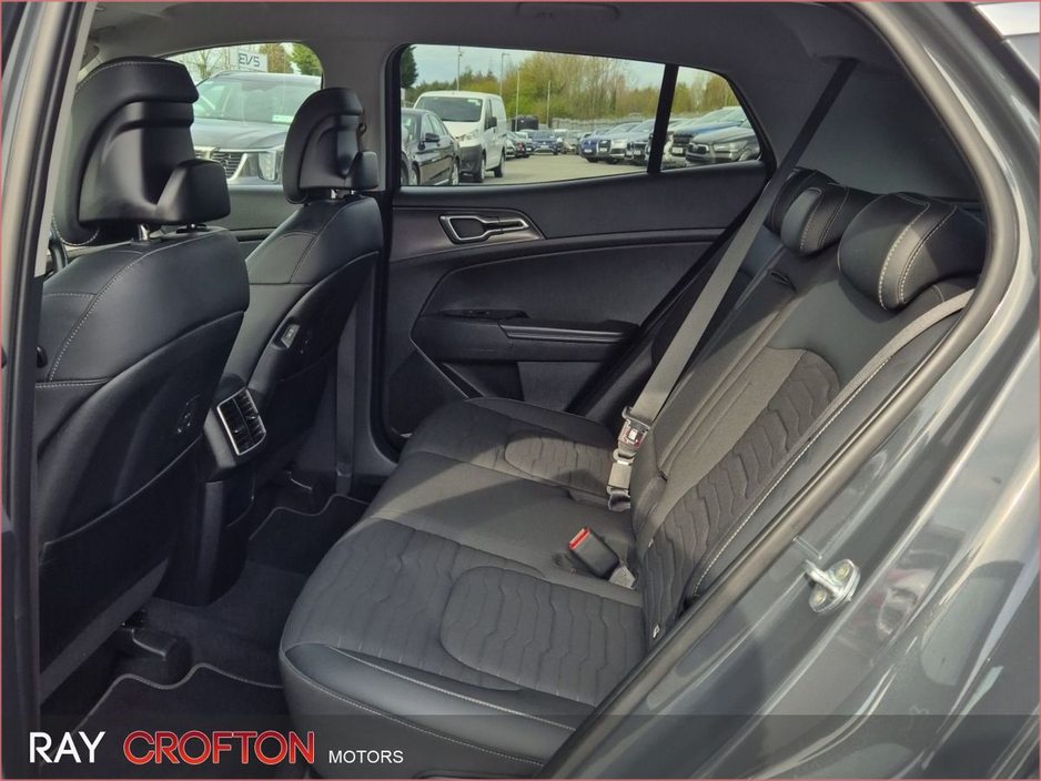 2022 Kia Sportage - image 7