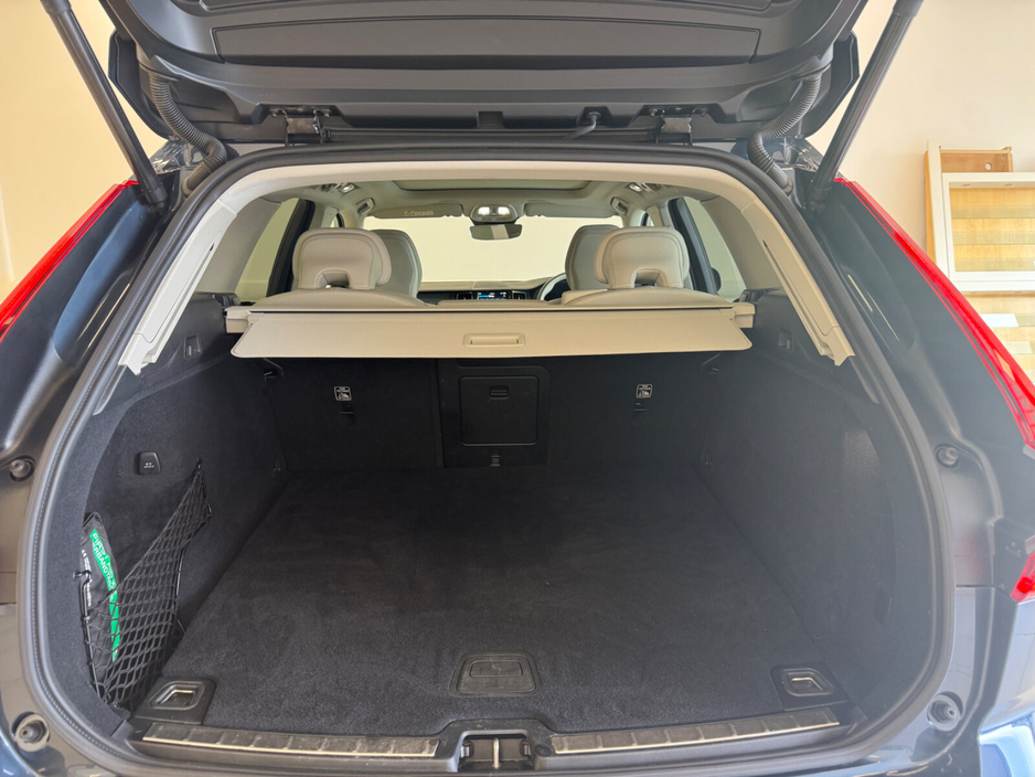 2024 Volvo XC60 T6 Recharge PHEV 350hp AT8 Plus Dark €58,500