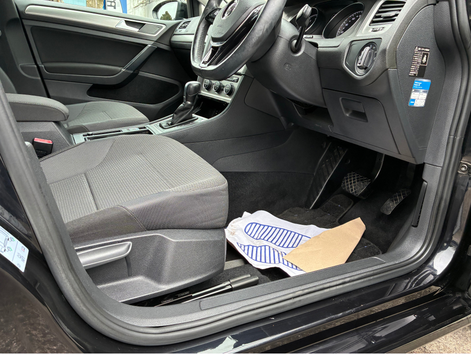 2015 Volkswagen Golf - image 12