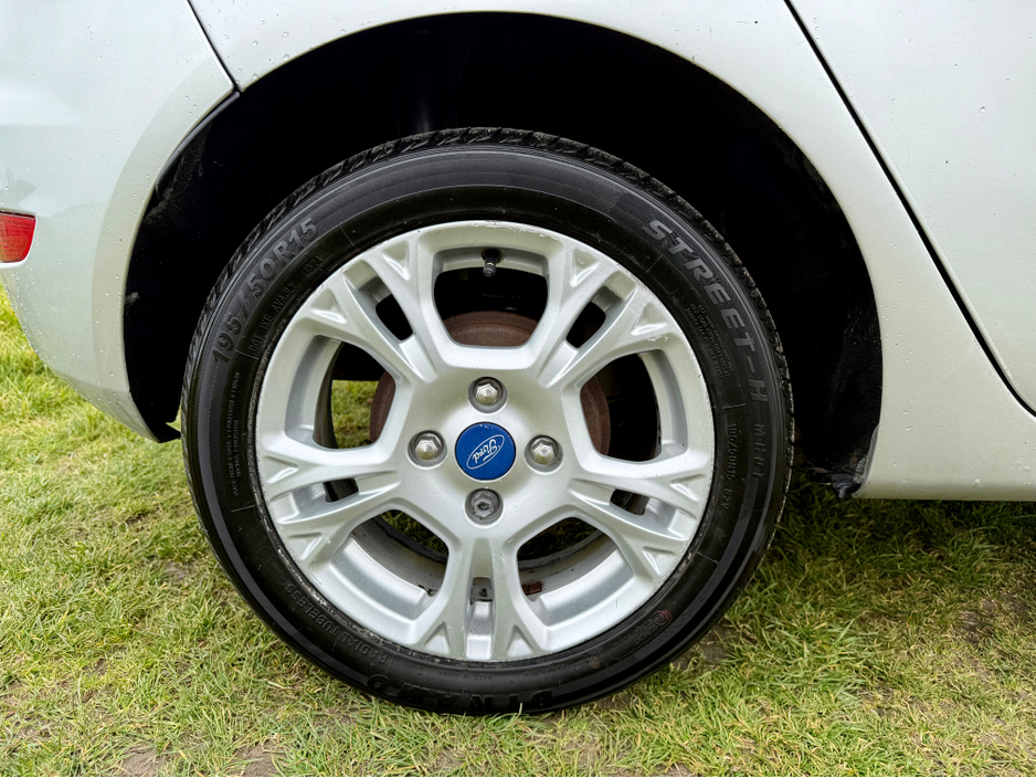 2013 Ford Fiesta ZETEC 1.5 75PS M5 4DR MCA €4,250