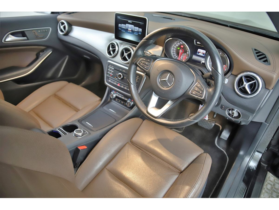 2016 Mercedes-Benz GLA Class GLA 180*FULL TAN MEMO LEATHER SEATS*REVERSE CAM*PARK SENSORS* €19,890