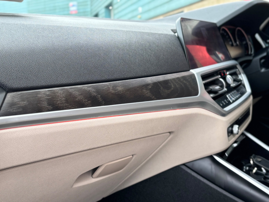 2019 BMW 3 Series - image 12