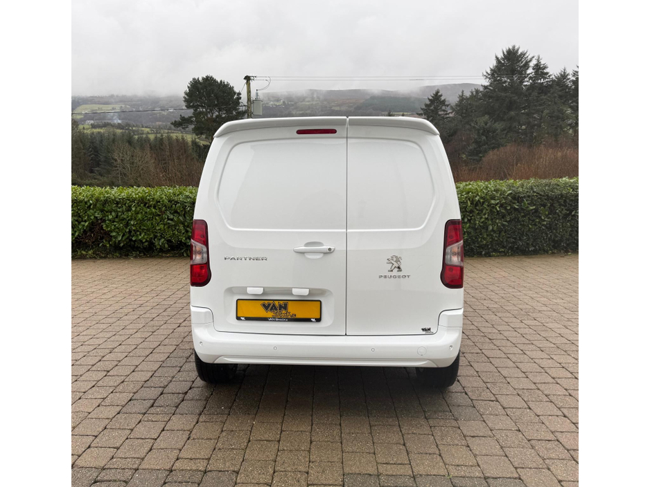 2022 Peugeot Partner PROFESSIONAL PREMIUM BLUEHDI L1 €14,550