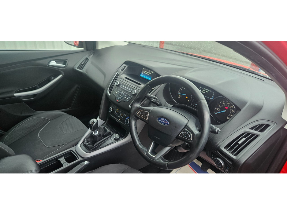 2015 Ford Focus - image 26