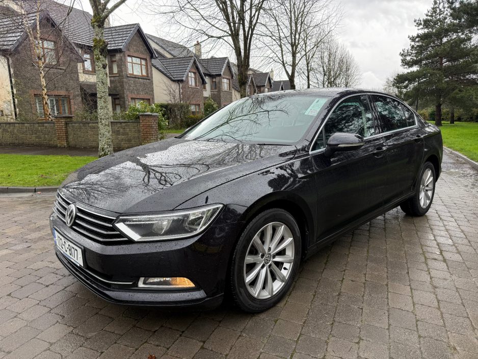 2017 Volkswagen Passat - image 3