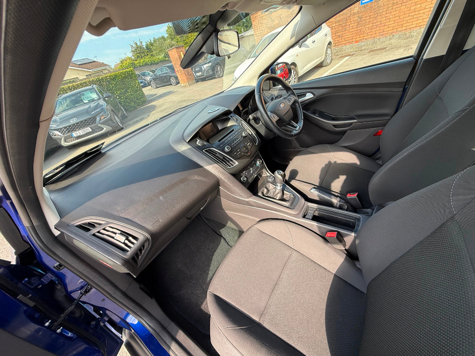 2017 Ford Focus - image 17