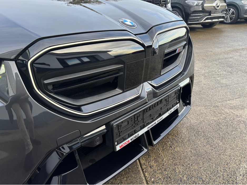 2025 BMW M5 M5 4.4 V8 727 BHP PLUG-IN HYBRID €127,900