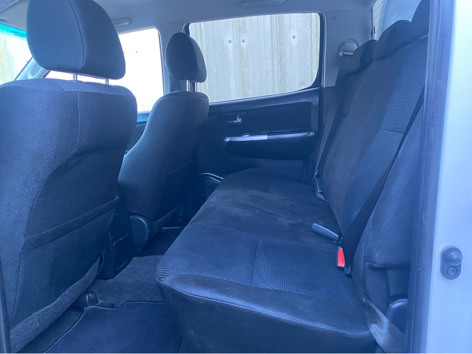 2014 Toyota Hilux - image 5