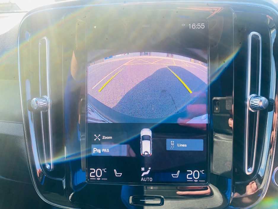 2023 Volvo XC40 - image 16