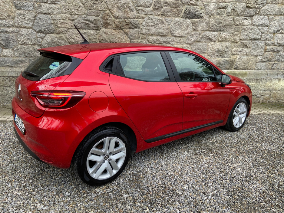 2022 Renault Clio - image 7